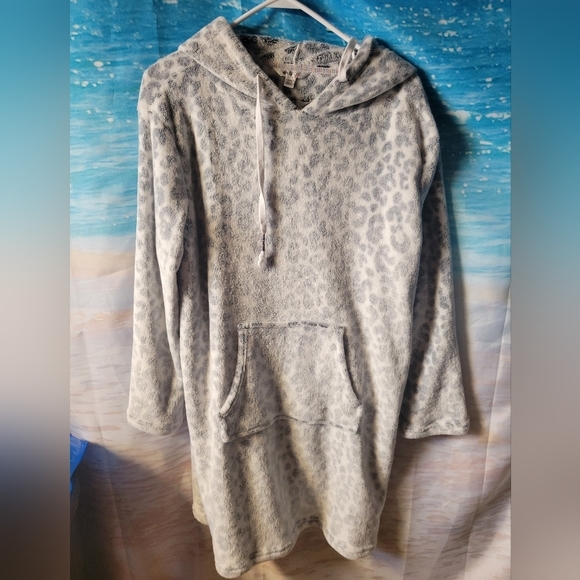 Wildfox Size Small/Medium Fleece Leopard Print Pullover Hooded‎ Robe - Picture 1 of 3